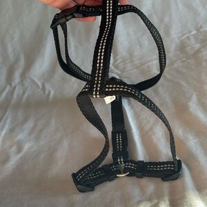 Adjustable small dog harness - too small so it was never used.